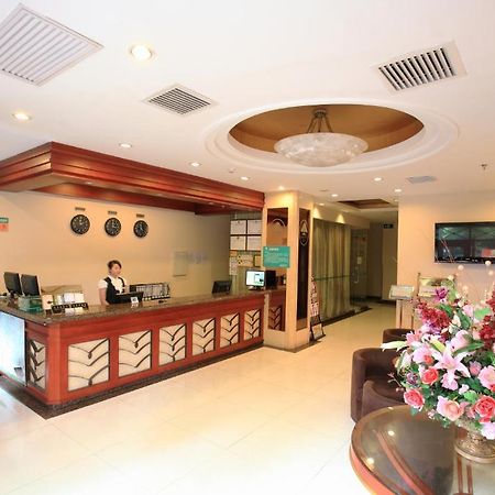 Greentree Inn Shanghai Dongming Road Subway Station Express Hotel מראה חיצוני תמונה