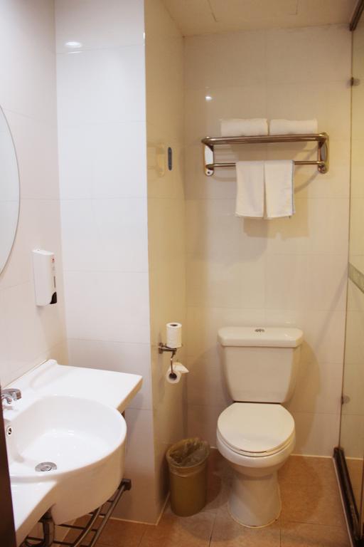 Greentree Inn Shanghai Dongming Road Subway Station Express Hotel מראה חיצוני תמונה