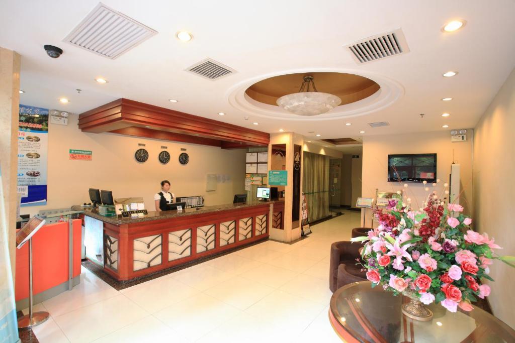 Greentree Inn Shanghai Dongming Road Subway Station Express Hotel מראה חיצוני תמונה