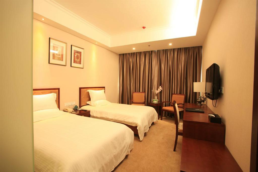Greentree Inn Shanghai Dongming Road Subway Station Express Hotel מראה חיצוני תמונה