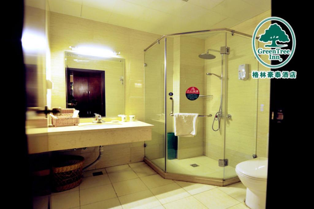 Greentree Inn Shanghai Dongming Road Subway Station Express Hotel מראה חיצוני תמונה