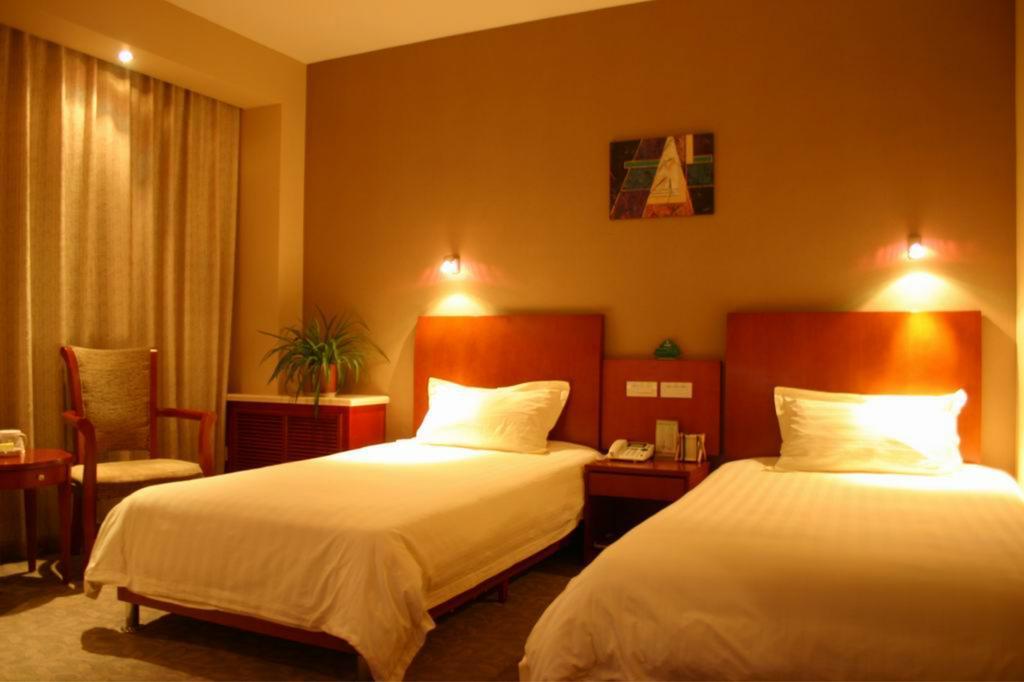 Greentree Inn Shanghai Dongming Road Subway Station Express Hotel מראה חיצוני תמונה