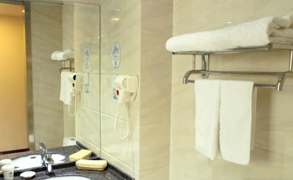 Greentree Inn Shanghai Dongming Road Subway Station Express Hotel מראה חיצוני תמונה