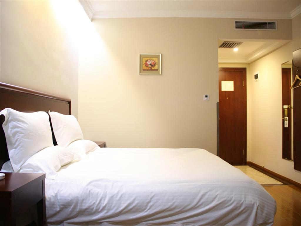 Greentree Inn Shanghai Dongming Road Subway Station Express Hotel מראה חיצוני תמונה