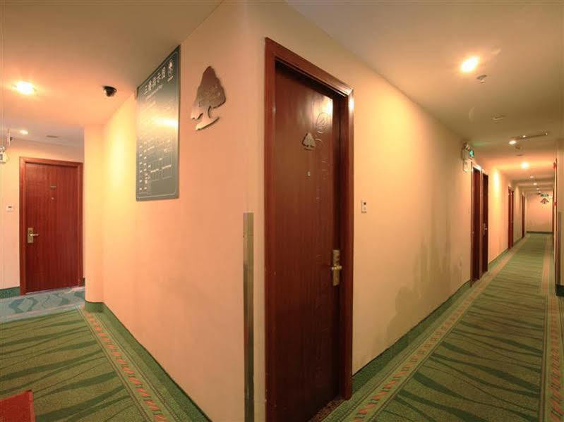 Greentree Inn Shanghai Dongming Road Subway Station Express Hotel מראה חיצוני תמונה