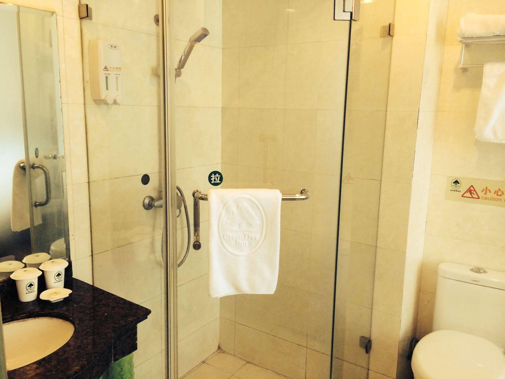 Greentree Inn Shanghai Dongming Road Subway Station Express Hotel מראה חיצוני תמונה