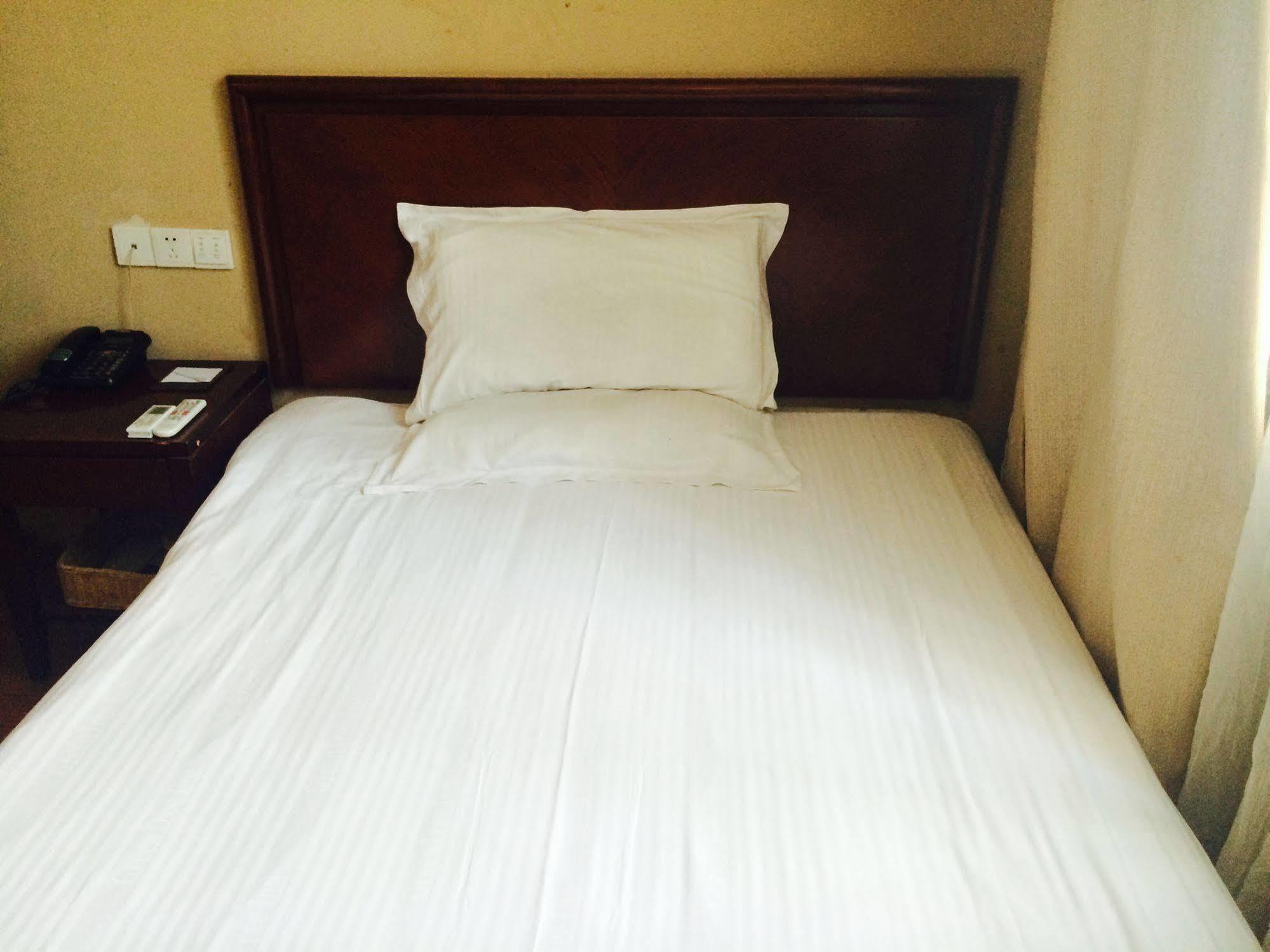 Greentree Inn Shanghai Dongming Road Subway Station Express Hotel מראה חיצוני תמונה