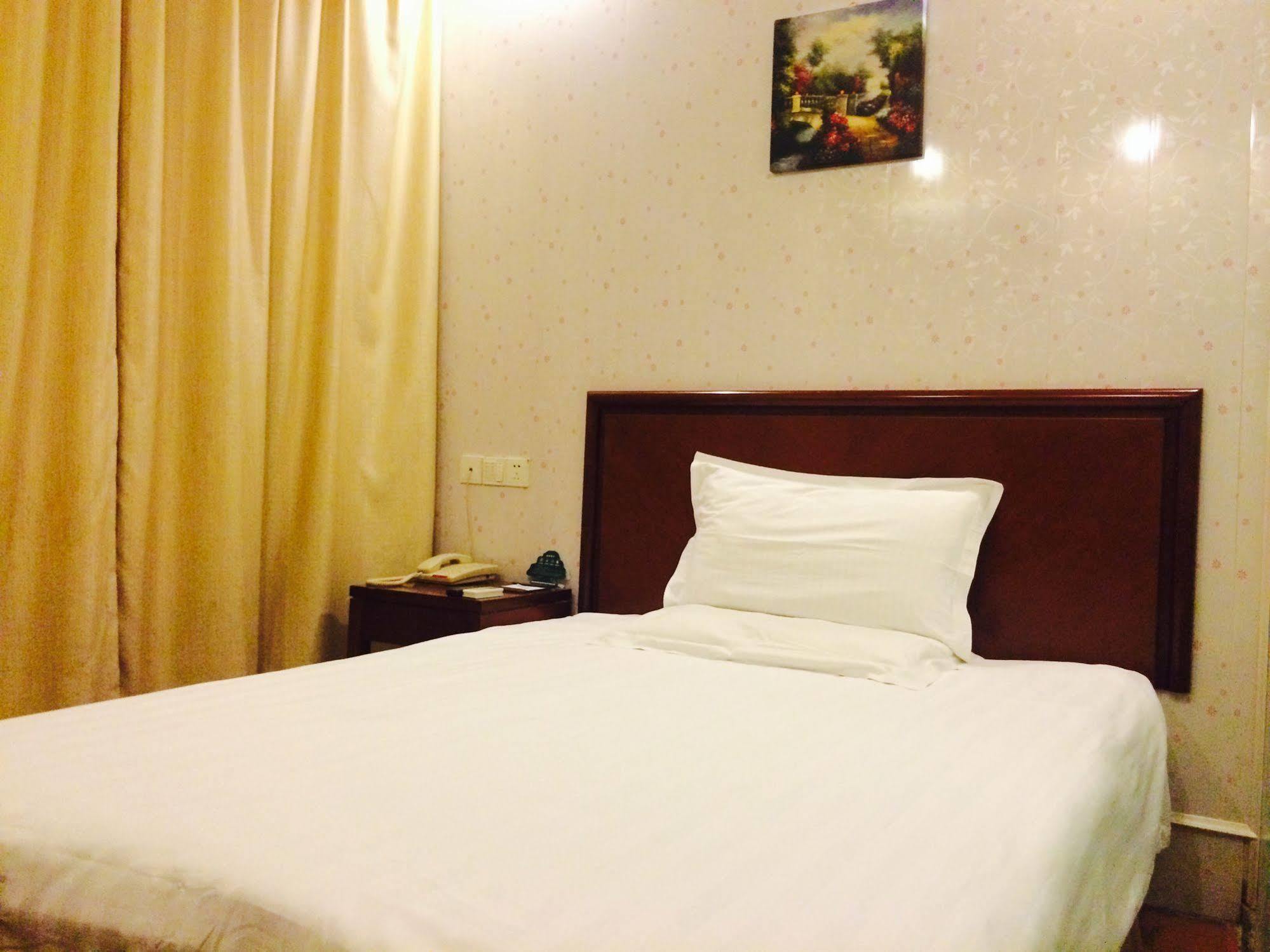 Greentree Inn Shanghai Dongming Road Subway Station Express Hotel מראה חיצוני תמונה