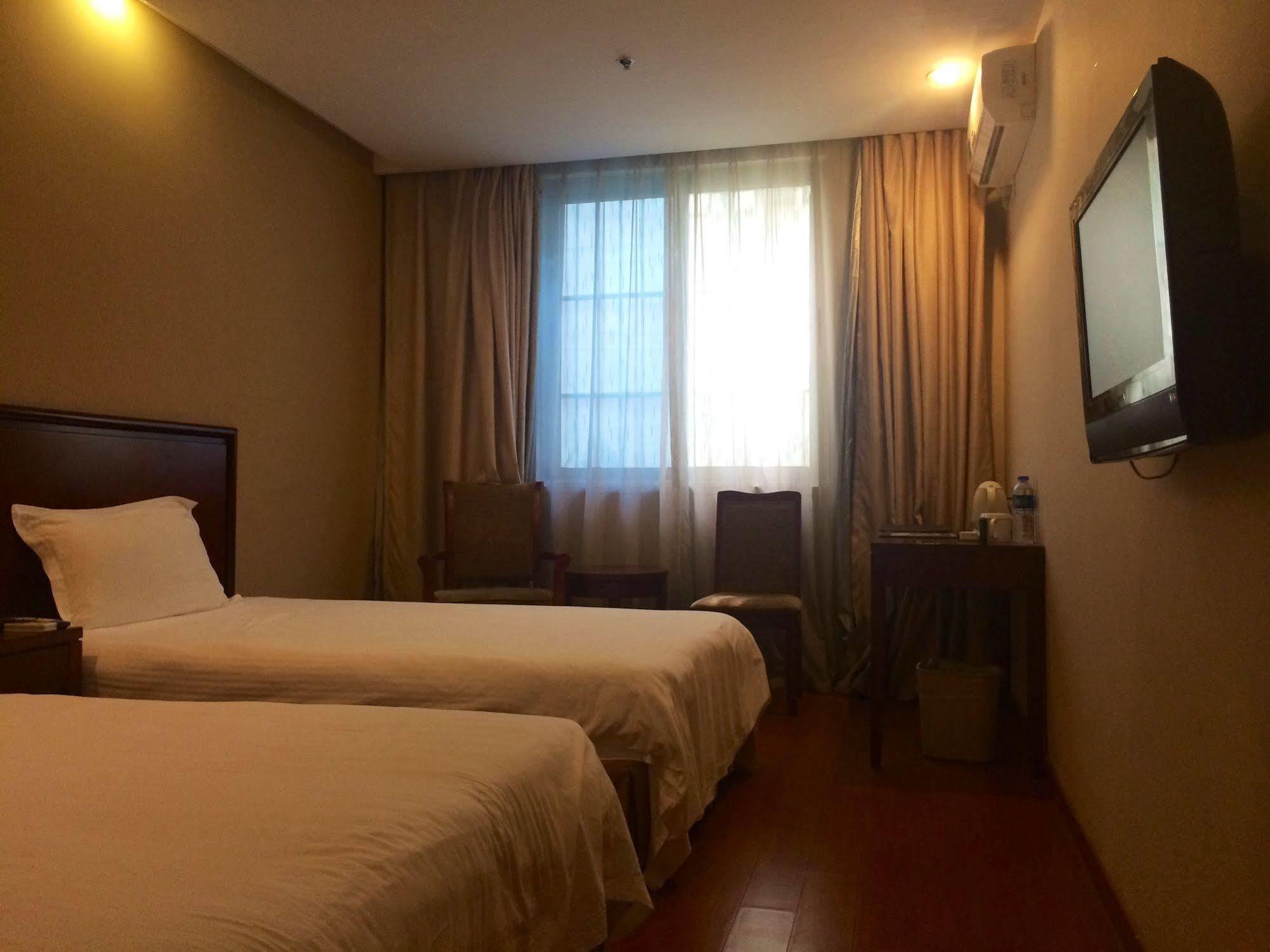 Greentree Inn Shanghai Dongming Road Subway Station Express Hotel מראה חיצוני תמונה