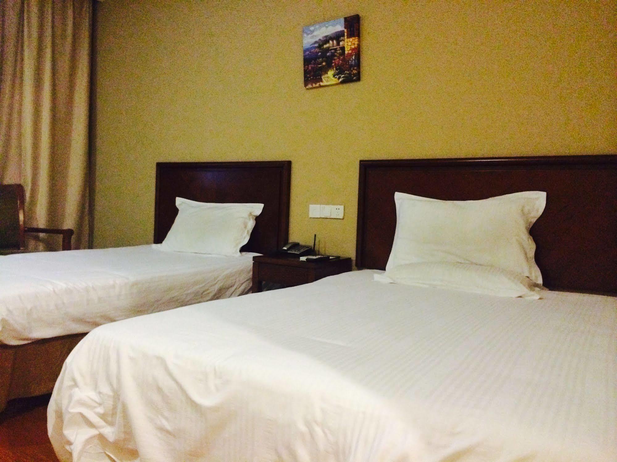 Greentree Inn Shanghai Dongming Road Subway Station Express Hotel מראה חיצוני תמונה